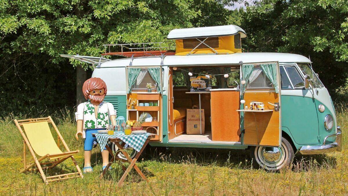 Ab in den Urlaub mit dem VW T1, Playmobil und Edeka.