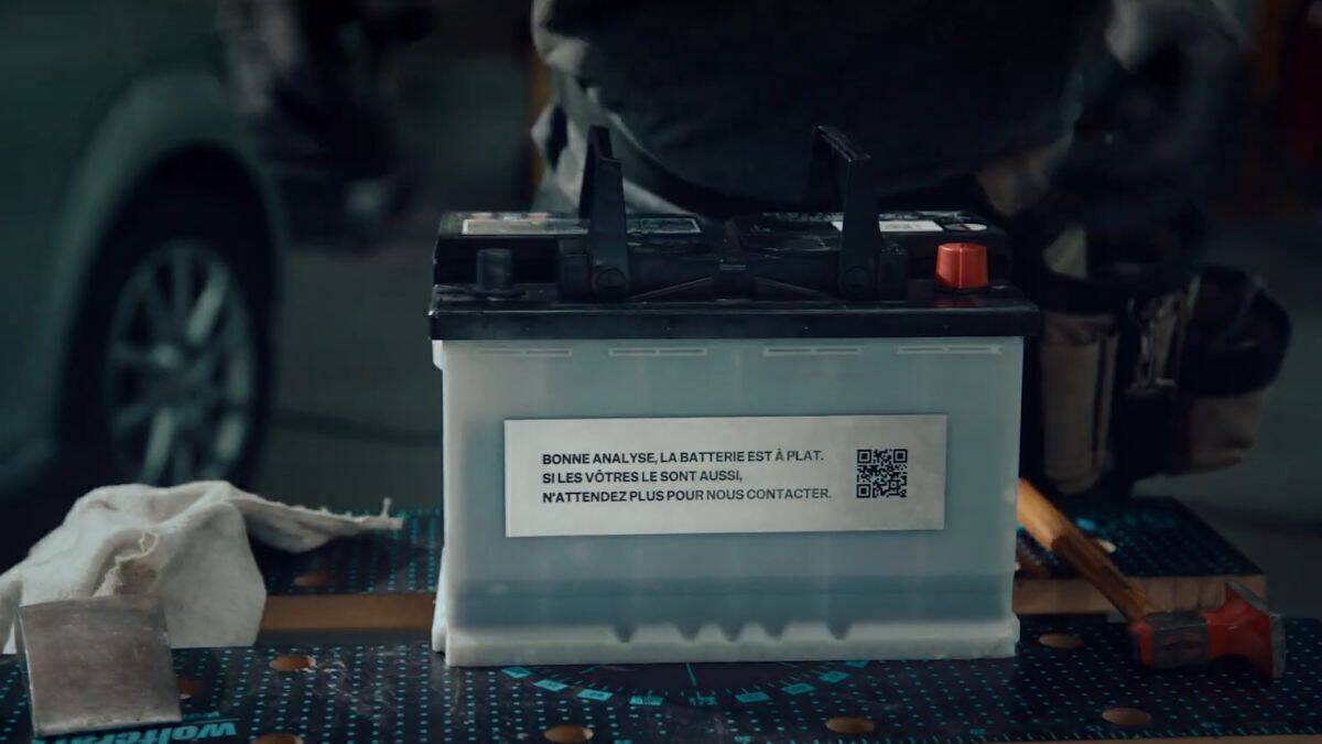 Gut erkannt - die Batterie ist leer. Wenn deine es auch sind, dann komm doch zu VW: Mit diesen und ähnlichen Sprüchen suchte VW in Frankreich nach neuen Mechanikern.