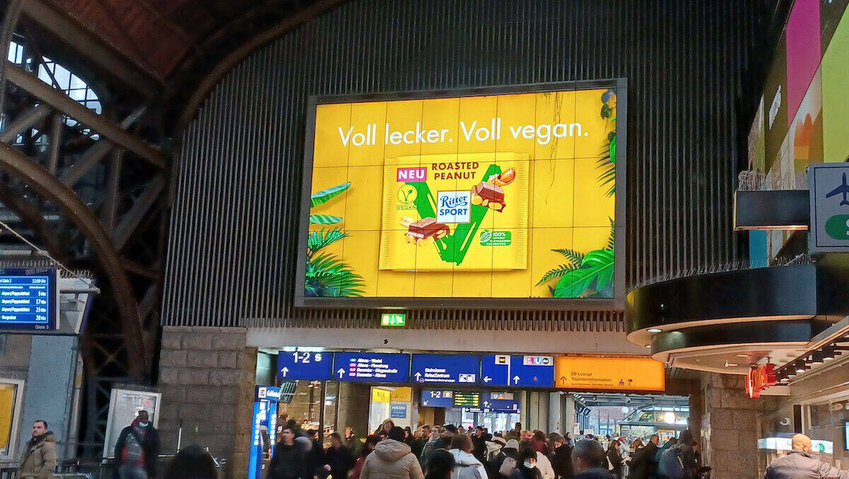 Was wäre ein Bahnhof ohne Ritter-Sport-Werbung?