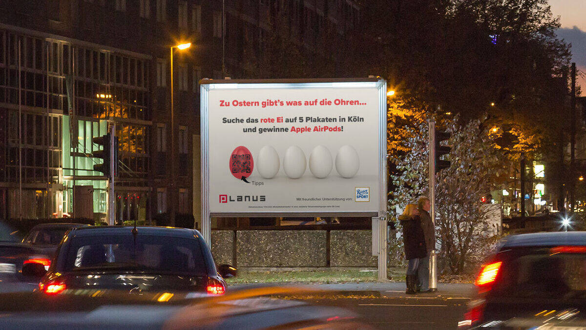 Wer alle fünf Plakate findet, kann etwas neben dem Air Pods jede Menge Schokolade gewinnen.