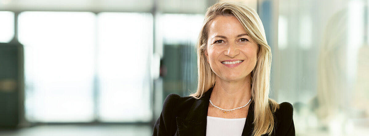 Alma Lipa ist Chief Digital & Marketing Officer von L'Oréal DACH und steht für ein neues Selbstbewusstsein der Markenverantwortlichen.