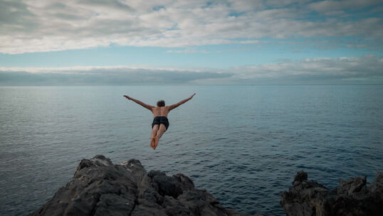 Bild: Cliff-Comeback: Warum Marken-Revivals neue Media-Strategien brauchen