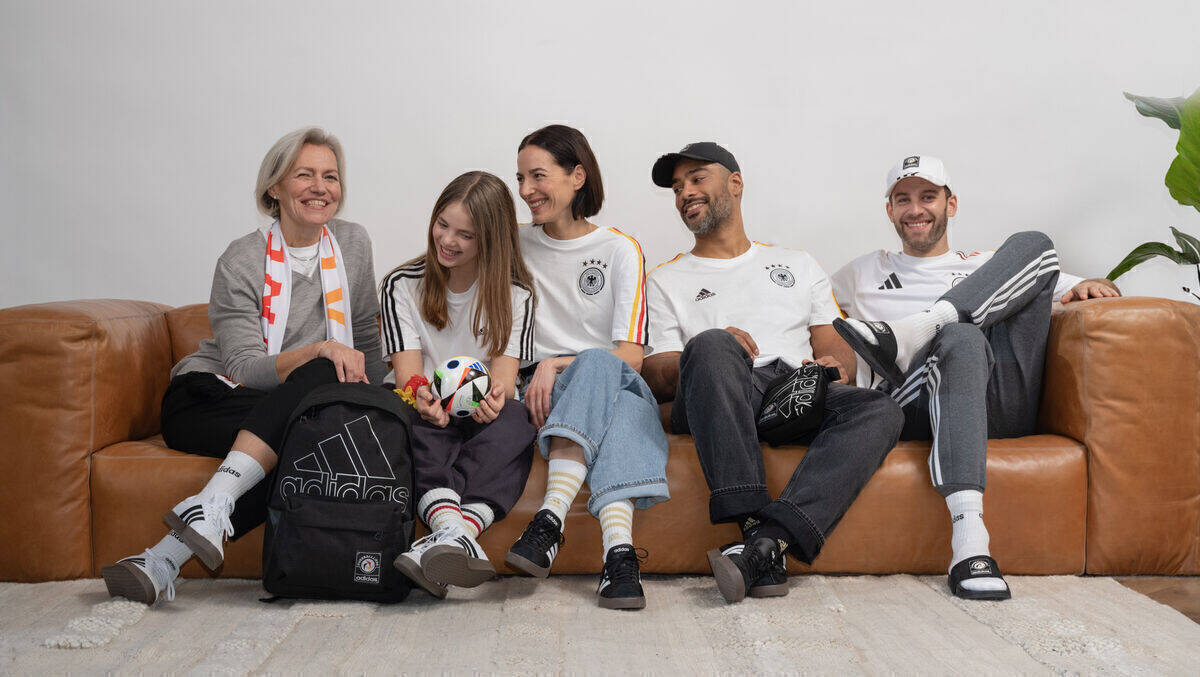 Deichmann und Adidas zeigen wahre Fußballliebe.