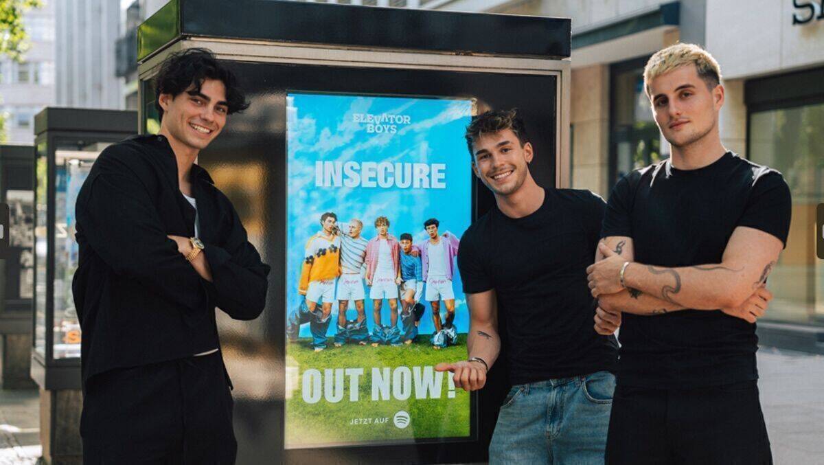 Die Elevator Boys werben per DOOH für sich selbst