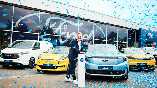 Bild: Ford wird 100 - und Knossi zum perfekten Markenbotschafter 