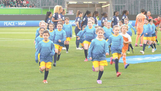 Fußball ist Emotion pur. Ein Euronics-Fachhändler organisierte die Einlaufkinder zu einem Halbfinalspiel der letzten UEFA Women‘s Champions League – ‚Money can’t buy‘-Momente. 