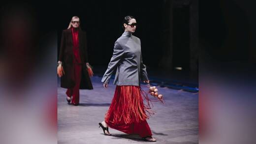 Zwiebeln, Lauch und Zitronen als Fashion-Accessoire.