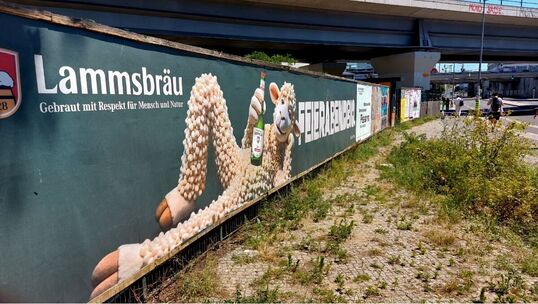 Bild: Mit Lämmi durch Berlin: Wie Lammsbräu im Kiez seine Zielgruppe findet