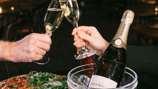 Bild: Null Prozent Marge, 100 Prozent Marke: Die Idee hinter L’Osterias 5-Euro-Champagner