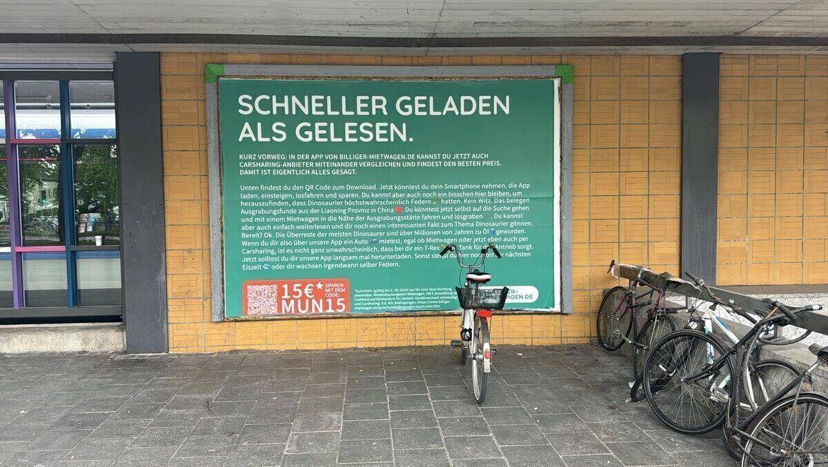 Werbeplakat mit Stilbruch.