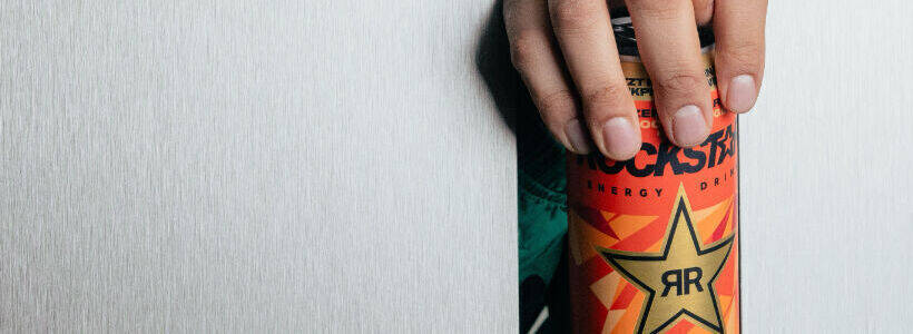 Rapper SSIO wirbt für Rockstar Energy.