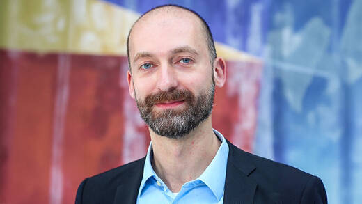 „Unsicherheit ist längst ein strukturelles Risiko“, sagt Jupp Zenzen, Referatsleiter der DIHK und Top-Speaker beim W&V Webinar „Konjunkturbarometer“ am 28.1.2026.