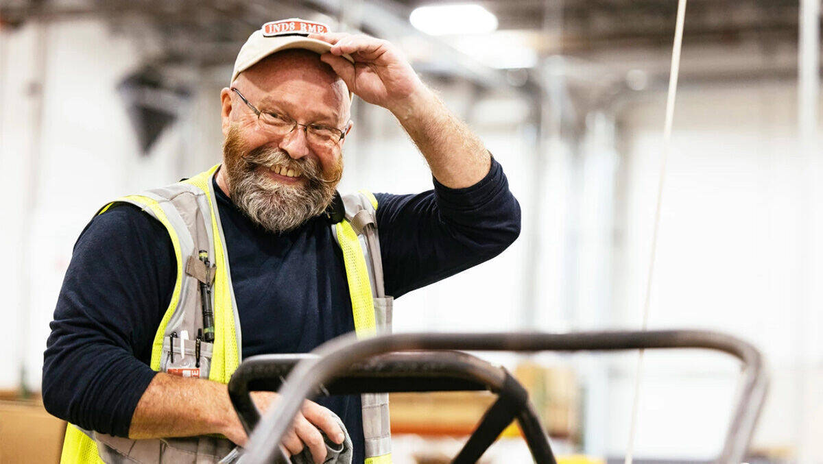 Hat er wirklich Grund zum Lachen? Amazons Lohnerhöhungen sind umstritten.