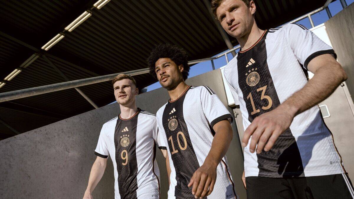 In diesem Trikot spielt Deutschland bei der WM in Katar.