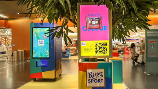 An diesem Promotionpoint klärt das Faultier und Ritter Sports Maskottchen Don Choco über Kakaogewinnung auf.