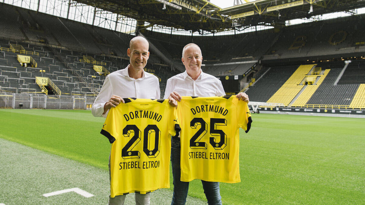 Borussia-Geschäftsführer Carsten Cramer (l.) und Dr. Nicholas Matten von Stiebel Eltron bei der offiziellen Bekanntgabe.
