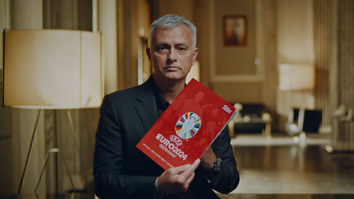 José Mourinho wirbt nicht nur für das Topps-Album zur Euro 2024, sondern sucht sogar eigenhändig die Spieler aus, die es in die Sammlung schaffen.