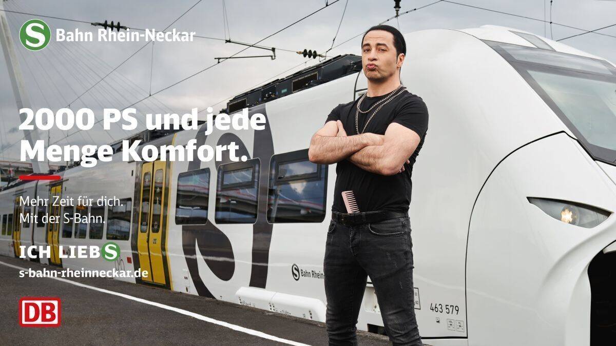 Bülent Ceylan "liebt" die S-Bahn. Und das nimmt man ihm ab. 