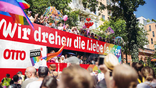 Otto war in diesem Jahr Hauptsponsor des Christopher Street Days in Hamburg.