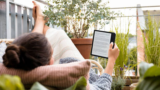 Mit E-Book-Readern liest es sich im Sommer draußen wesentlich angenehmer als mit dem Tablet.