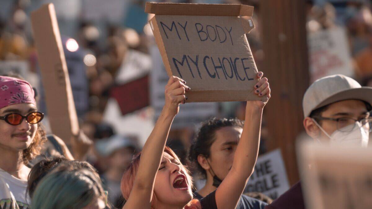 Frauen in den USA gehen gegen die neuen Abtreibungsgesetze auf die Straße.