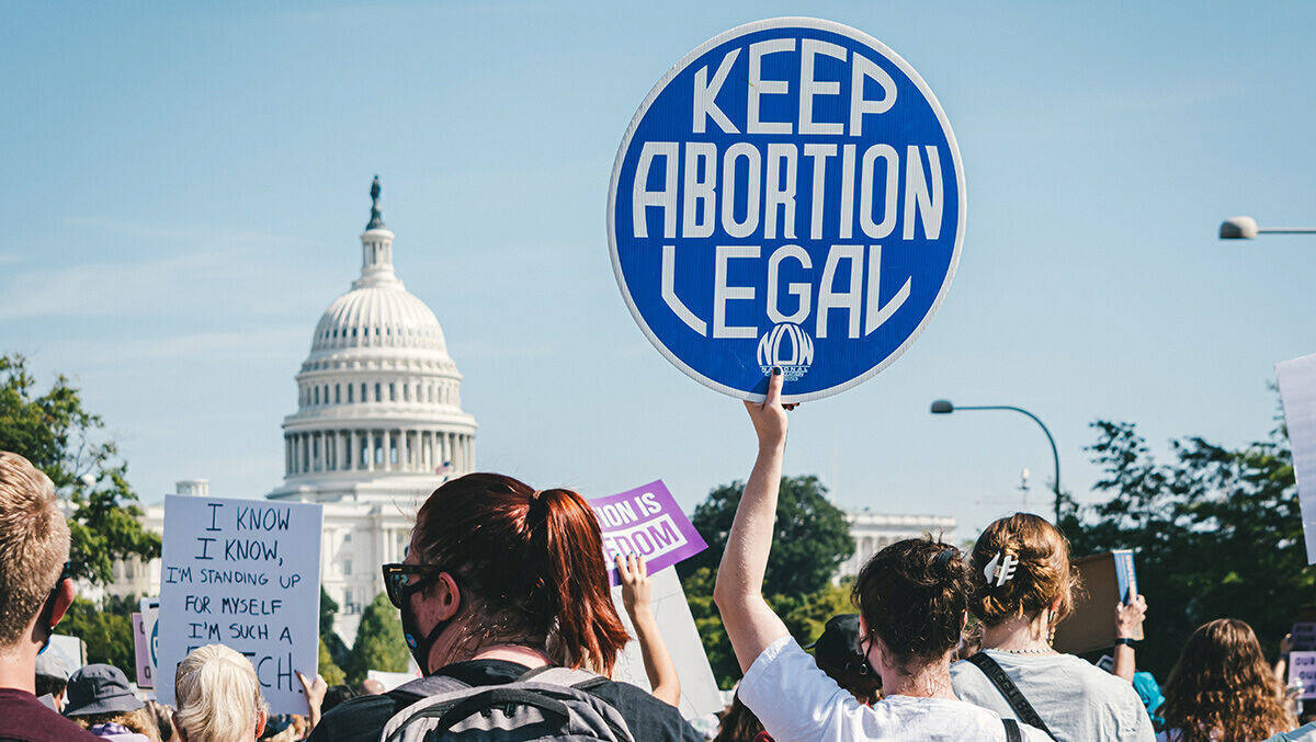 Abtreibungsverbot in den USA, Google stellt sich auf die Seite der betroffenen Frauen.