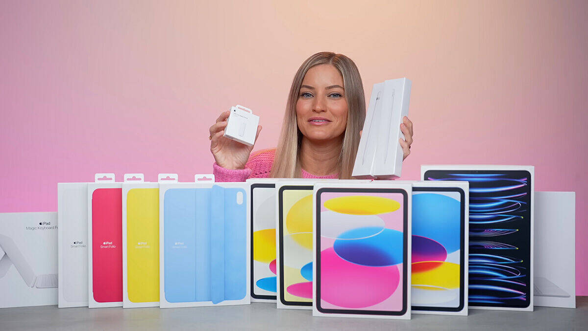 Vor lauter iPads und Zubehör ist auf dem Schreibtisch von Youtuberin iJustine fast nichts mehr zu sehen.