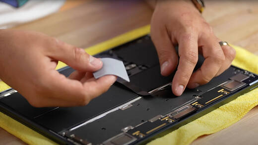 Hoch sollen sie kleben! Diese Pads bringen das neue MacBook Air auf Touren.