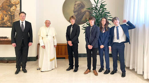 Treffen im Vatikan: Elon Musk, Papst Franziskus und vier der Musk-Kinder.