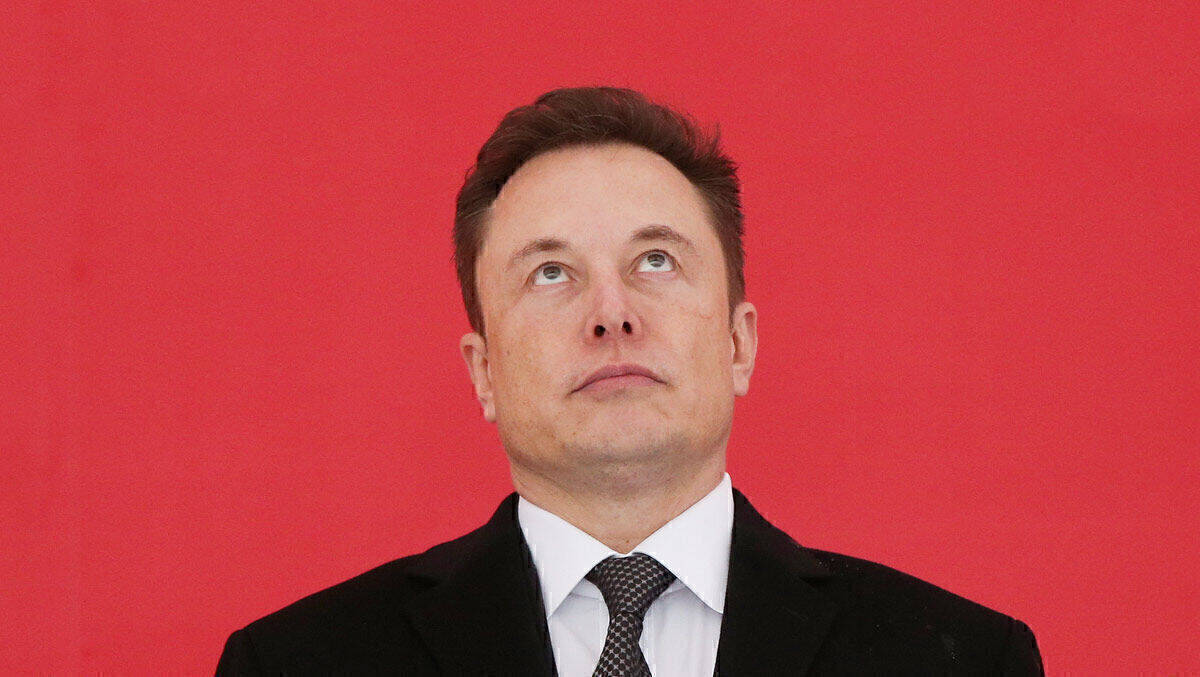 Sein Blick geht nach oben: Elon Musk.