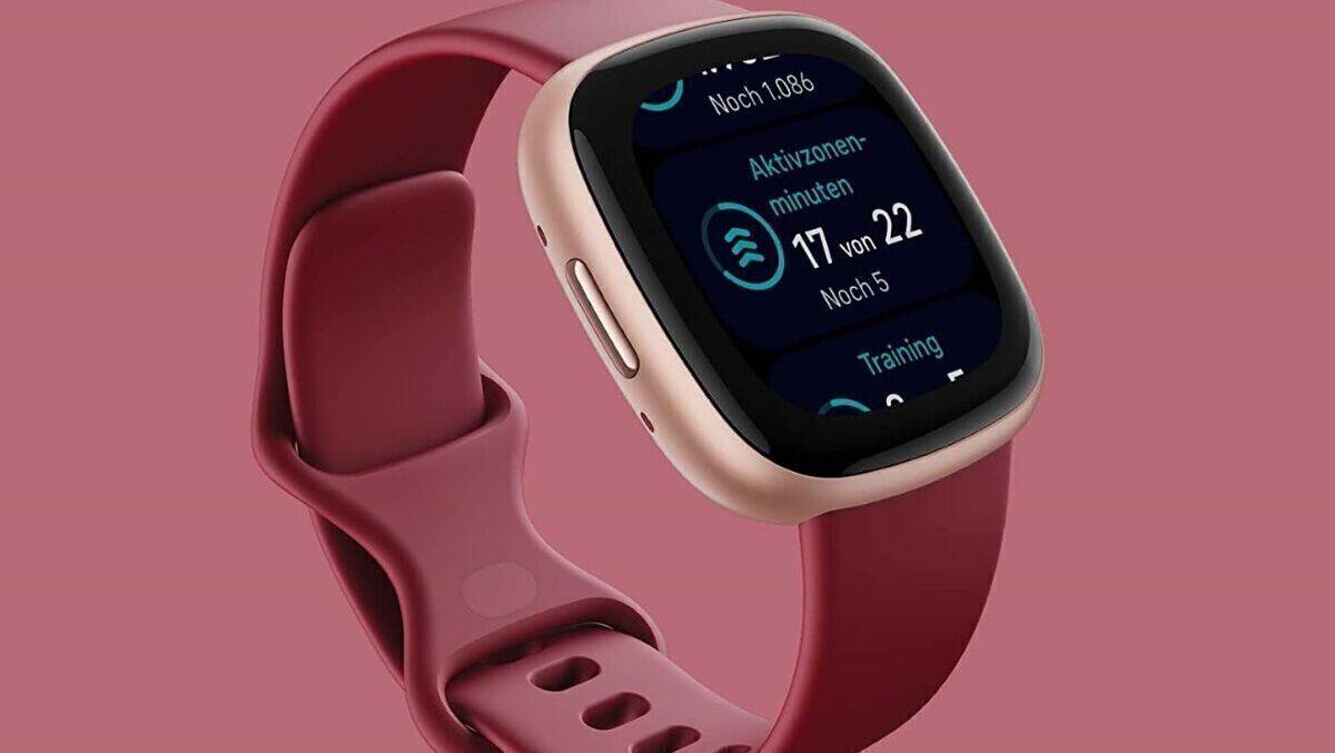 Die aktuelle Fitbit Versa 4 wird künftig auch nur mit Google-Account nutzbar sein.