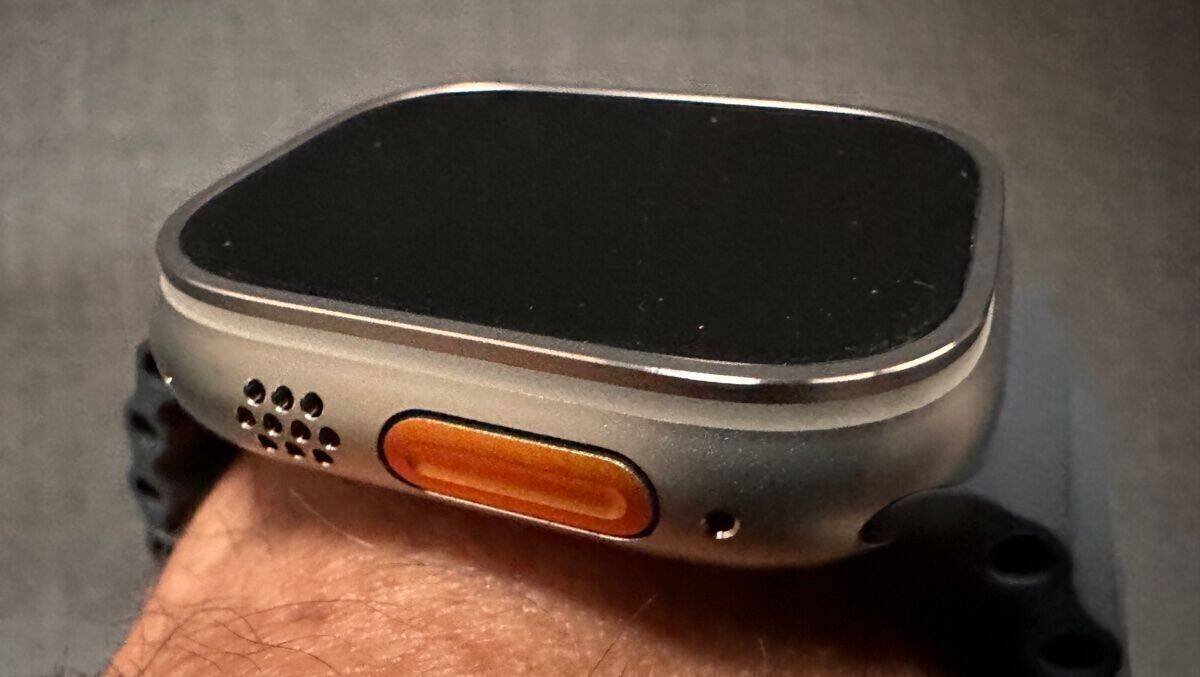 Titan-Uhr: Die Apple Watch Ultra 8 kostet 999 Euro und benötigt dickere Arme.