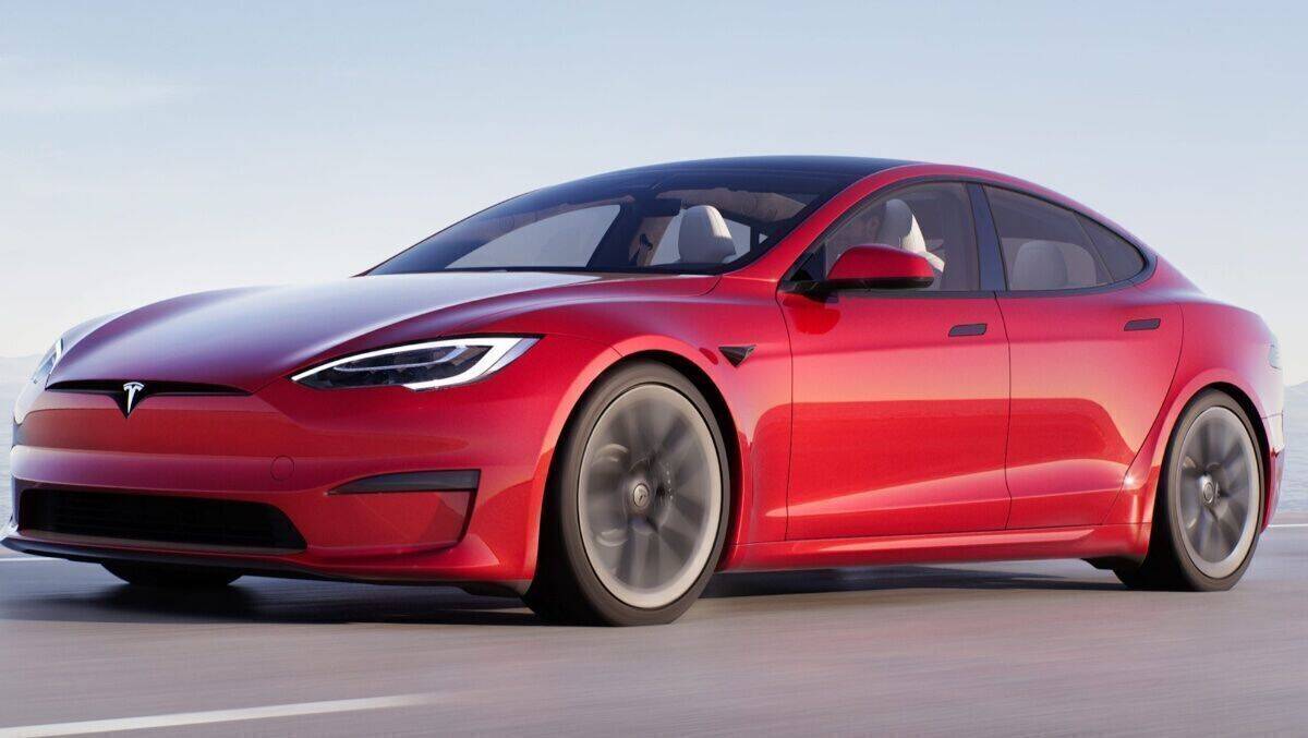 In Kürze könnte der Tesla S Plaid mit dem neuen Schwenk-Display auch hierzulande verkauft werden, gelistet war er schon einmal kurze Zeit.