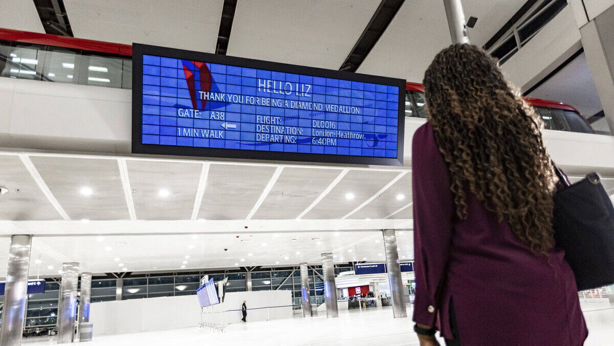 Hello Liz – die ganz persönliche Anzeigetafel am Flughafen in Detroit.