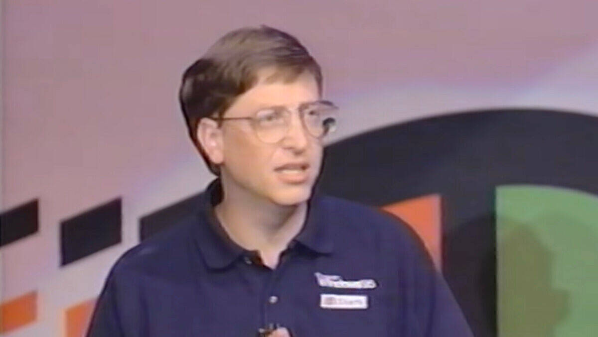 Zurück aus dem Museum: Der sehr junge Bill Gates präsentiert Windows 95.