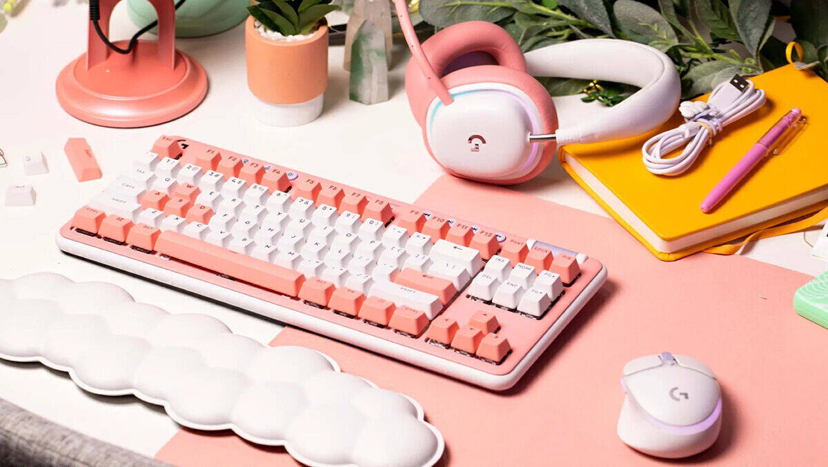 Neu von Logitech: "Frauen-Tastatur" mit Wölkchen-Handauflage.