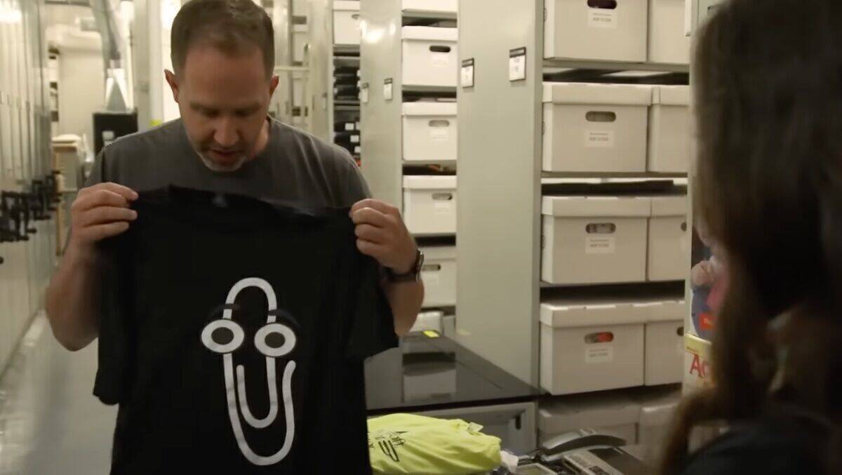 Karl klammert sich im Archiv von Microsoft auf einem T-Shirt fest.