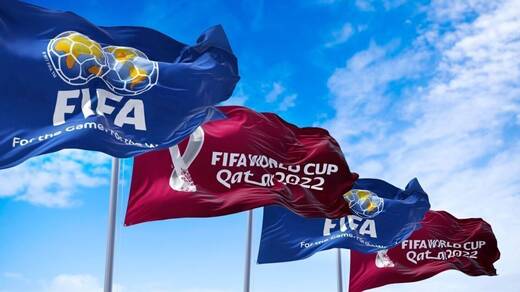 Die Flaggen wehen schon - Anpfiff der WM ist aber erst am 21. November.