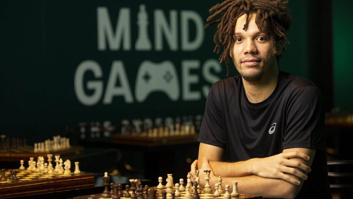 Auch Schachspieler Kassa Korley macht bei Mind Games mit.