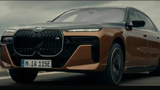 Einer der drei Protagonisten: Der vollelektrische BMW i7 M70 xDrive im Actionfilm "The Calm"