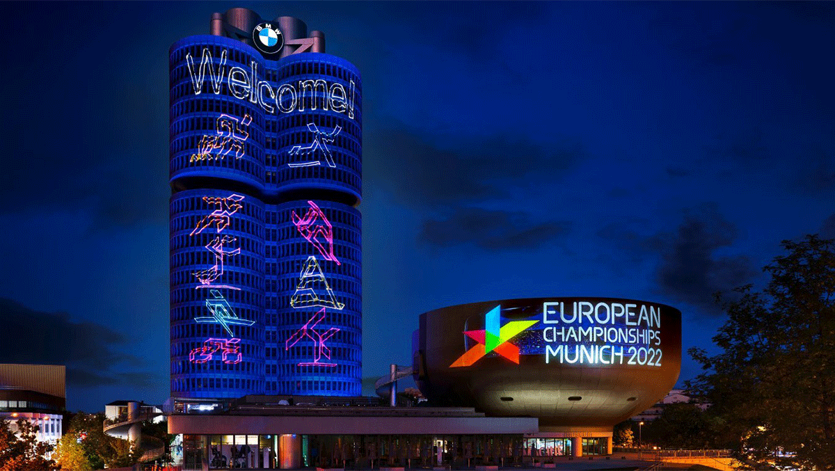 BMW erhellte die Eröffnungsfeier mit einer Lightshow auf dem ikonischen Vierzylinder-Turm.
