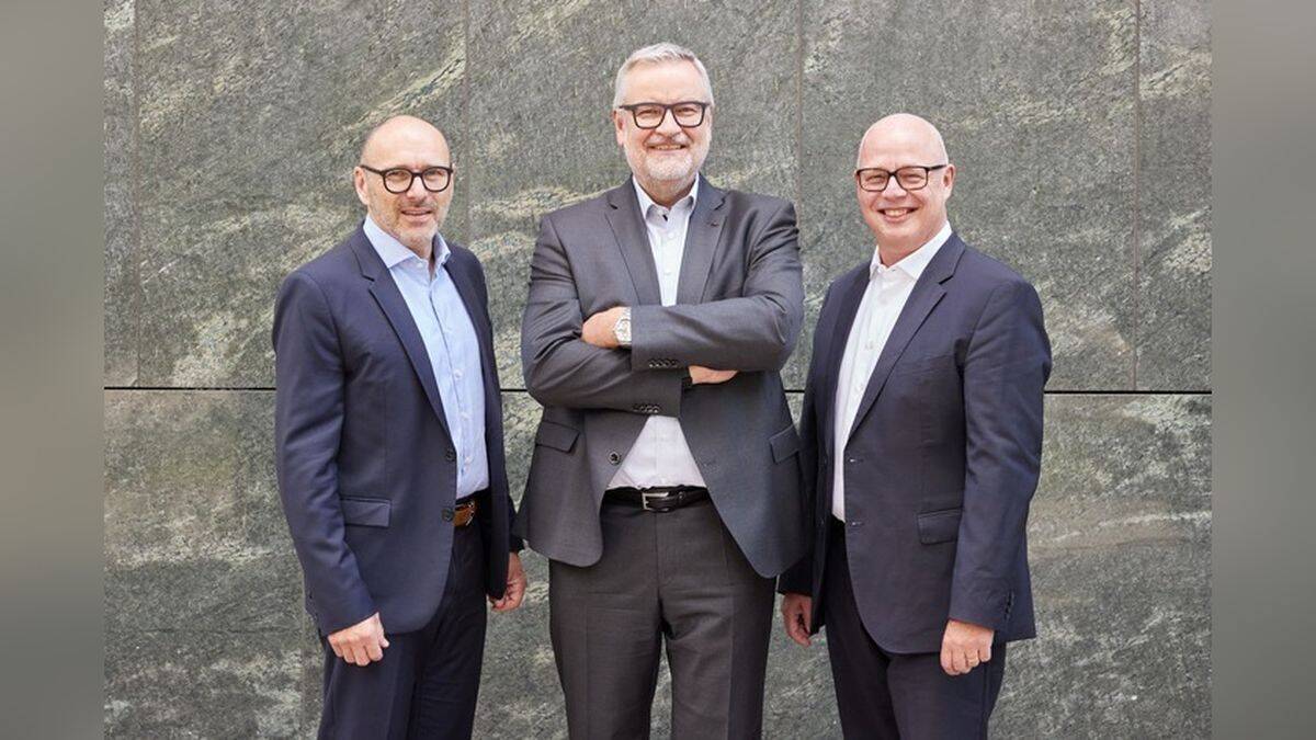 Peter Kropsch (Vorsitzender der Geschäftsführung, dpa), David Brandstätter (Vorsitzender des dpa-Aufsichtsrats und Geschäftsführer der Main-Post GmbH, Würzburg), Sven Gösmann (Chefredakteur, dpa) , vlnr. 