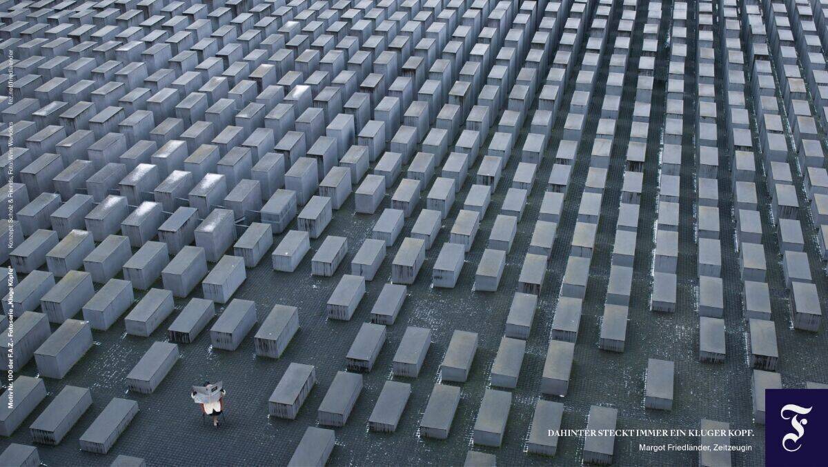 Margot Friedländer am Holocaust-Mahnmal in Berlin. 