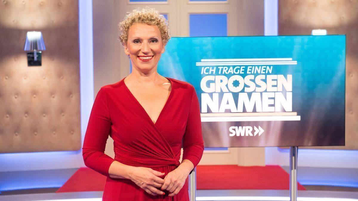 Julia Westlake moderiert "Ich trage einen großen Namen". 