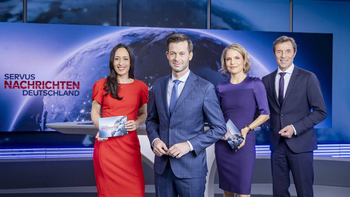 Isabelle Bhuiyan (v. l.), David Rohde, Katja Losch und Jochen Sattler moderieren die „Servus Nachrichten Deutschland".