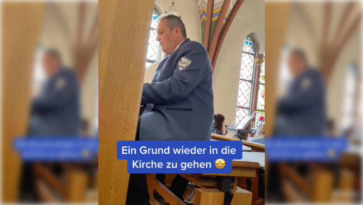 Layla rennt selbst in der Kirche.