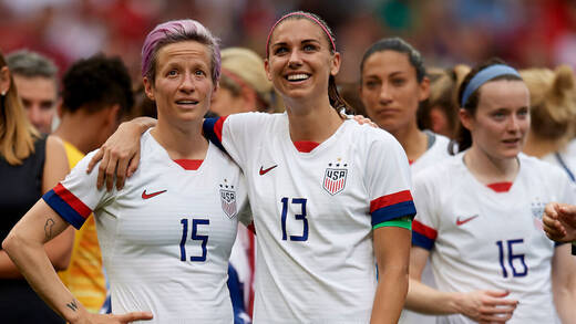 Megan Rapinoe (l.) führt das US-Frauenfuballteam an. Rechts: Alex Morgan.