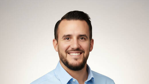 Steven Raymond Urry ist Managing Director und Founder von Alondra Social
