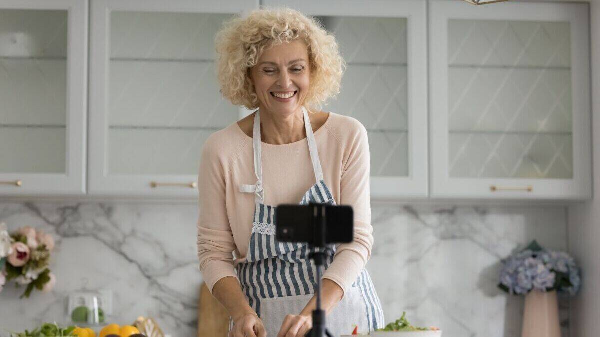 Influencer-Marketing für die Zielgruppe Ü40 kommt gut an - wenn es bestimmten Regeln folgt.