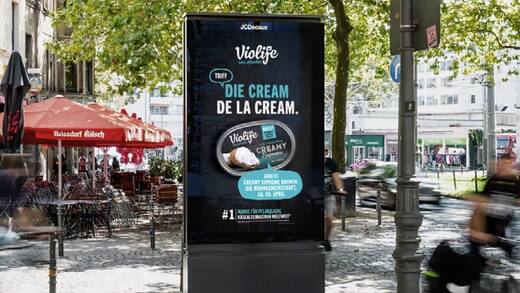 Das Design des Plakats steigert den OOH-Erfolg um mehr als 200 Prozent